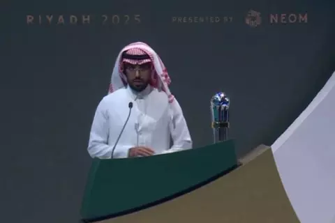 الدوسري: التتويج بجائزة أفضل لاعب في آسيا بداية لطموحات أكبر